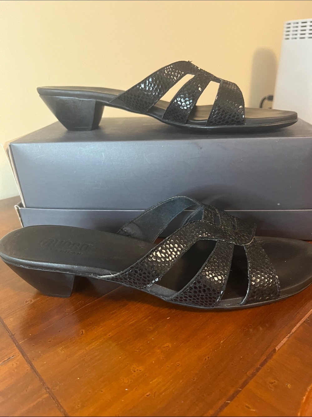 Munro Python Print Sandal Women’s Size 9.5  Black